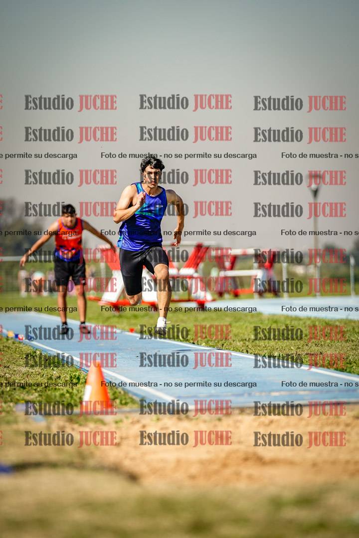 Fotos del salto en largo de varones
