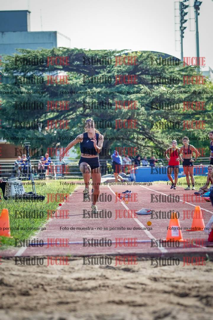 Fotos del salto en largo de mujeres