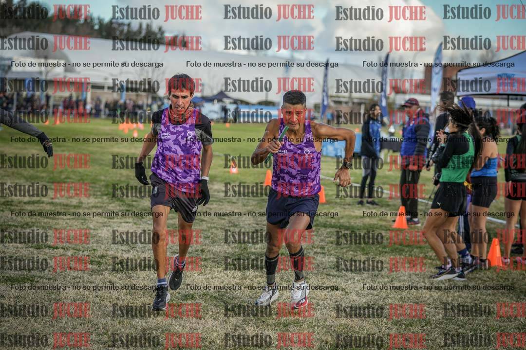 Fotos en el segundo relevo (2000 m de carrera)