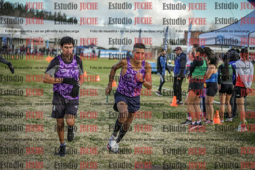 Fotos en el segundo relevo (2000 m de carrera)