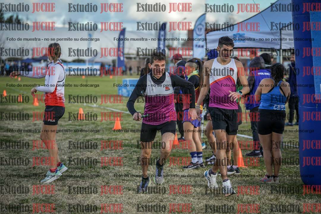 Fotos en el segundo relevo (2000 m de carrera)