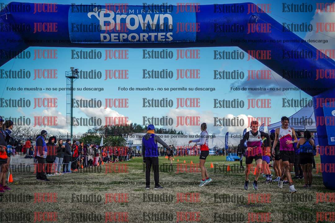 Fotos en el segundo relevo (2000 m de carrera)