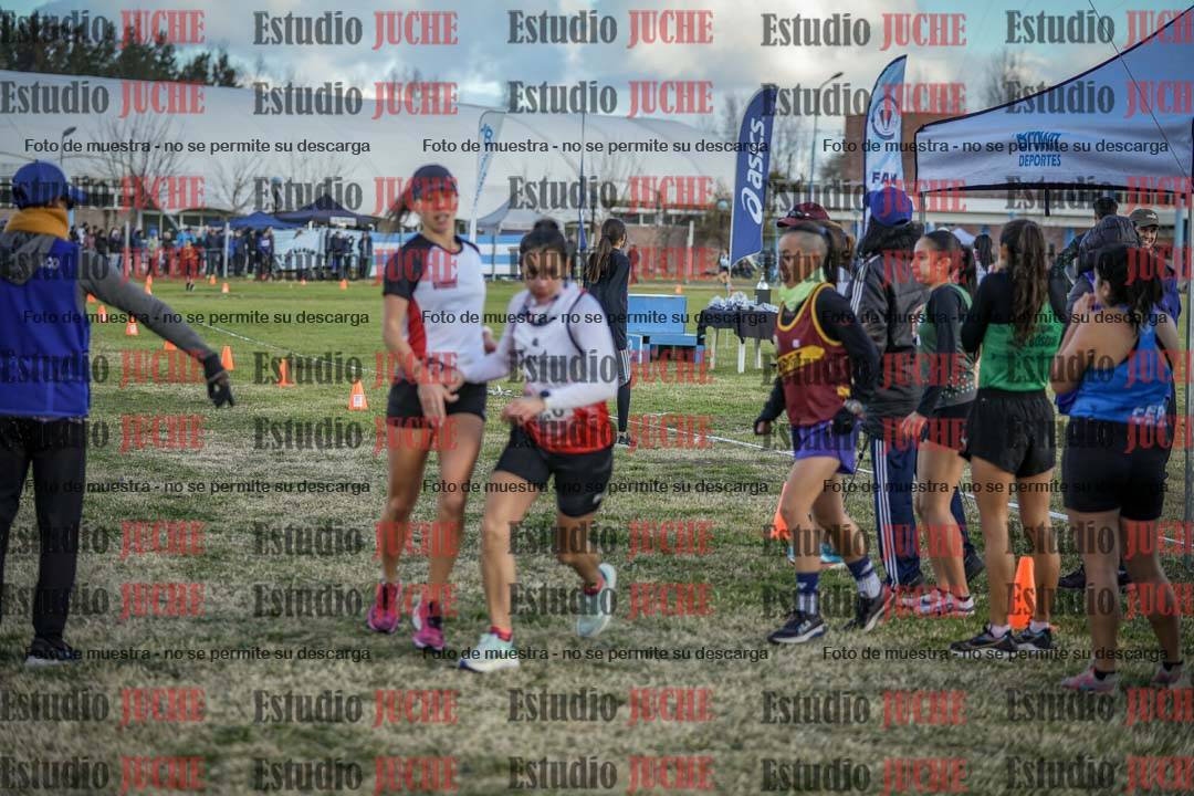 Fotos en el segundo relevo (2000 m de carrera)