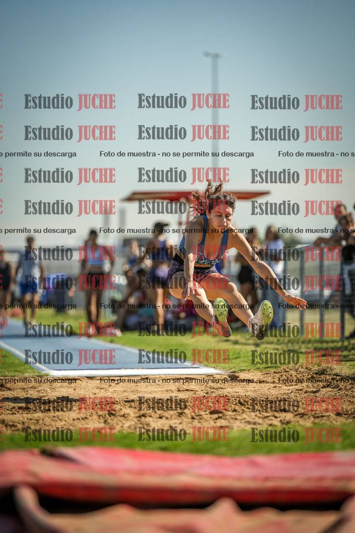 Fotos del salto en largo de mujeres - mayores