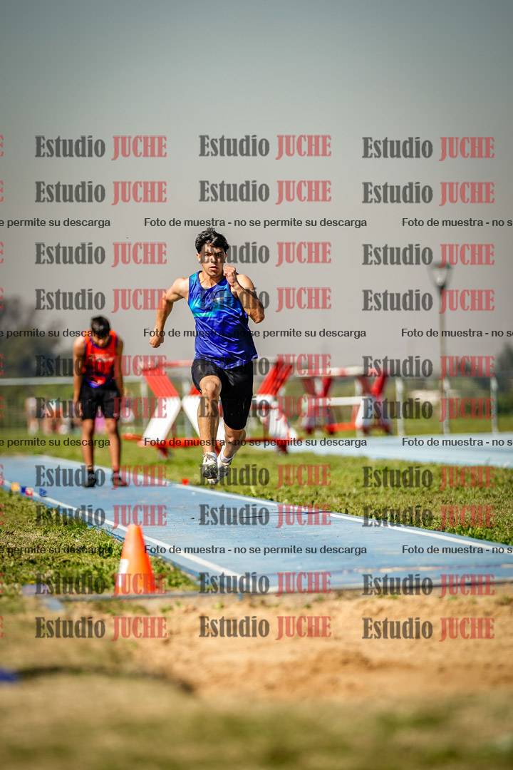 Fotos del salto en largo de varones