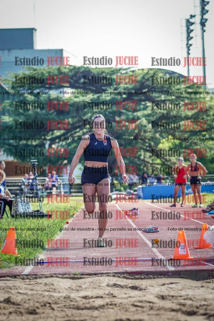 Fotos del salto en largo de mujeres