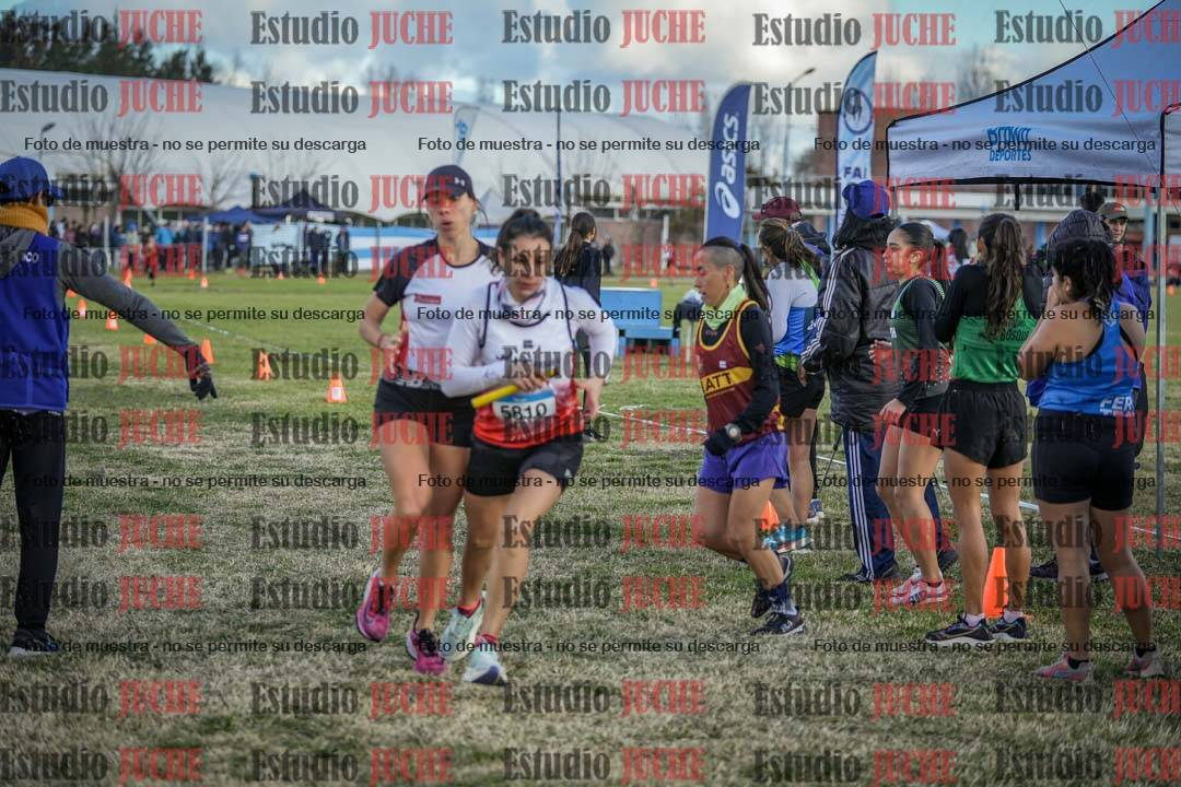 Fotos en el segundo relevo (2000 m de carrera)