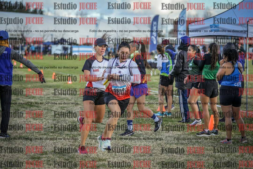 Fotos en el segundo relevo (2000 m de carrera)