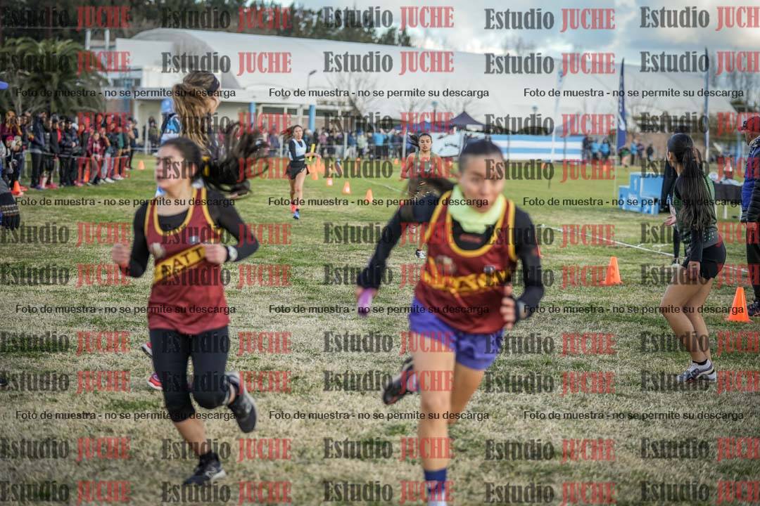 Fotos en el segundo relevo (2000 m de carrera)