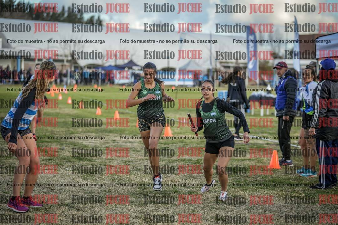 Fotos en el segundo relevo (2000 m de carrera)