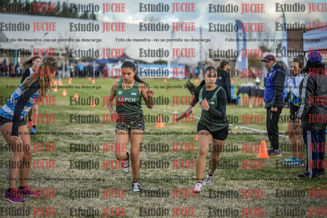 Fotos en el segundo relevo (2000 m de carrera)