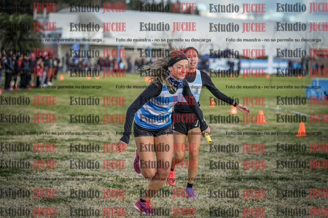 Fotos en el segundo relevo (2000 m de carrera)