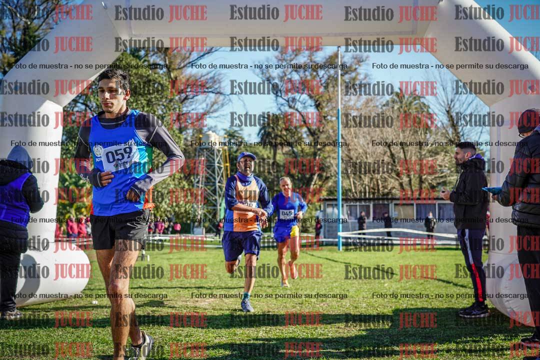 Fotos de la llegada del cross de 4000 m - varones