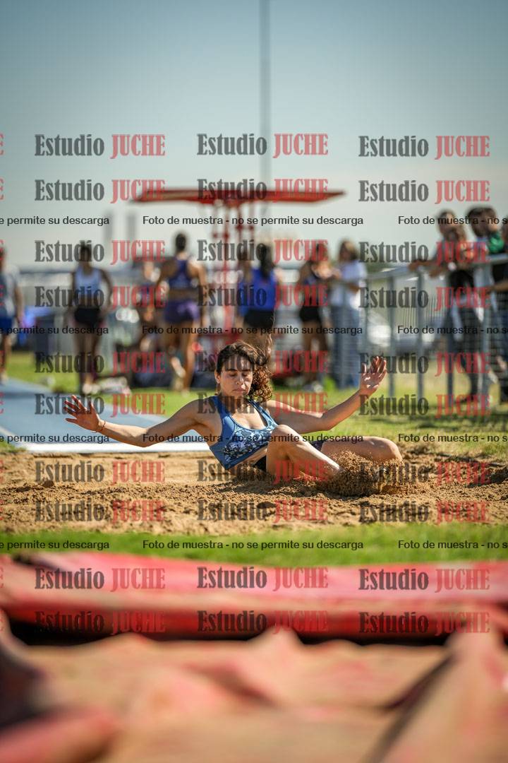 Fotos del salto en largo de mujeres - mayores