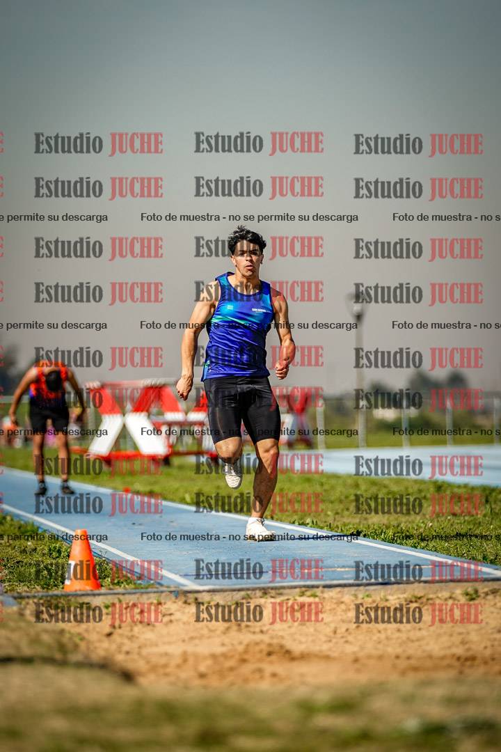 Fotos del salto en largo de varones
