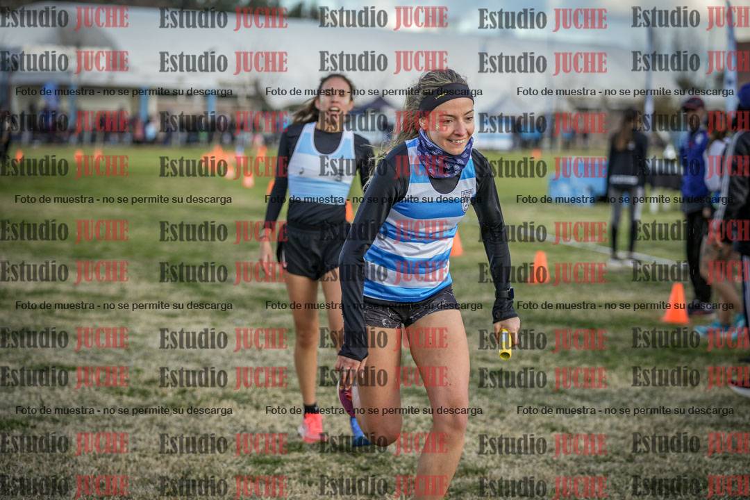 Fotos en el segundo relevo (2000 m de carrera)