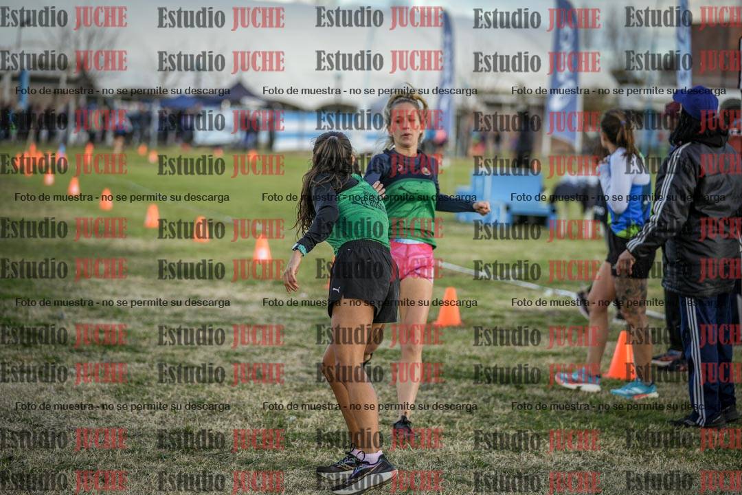 Fotos en el segundo relevo (2000 m de carrera)