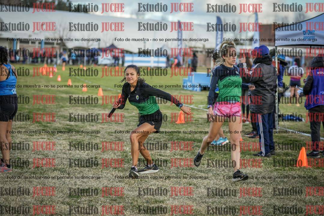Fotos en el segundo relevo (2000 m de carrera)