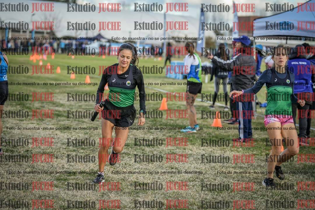 Fotos en el segundo relevo (2000 m de carrera)