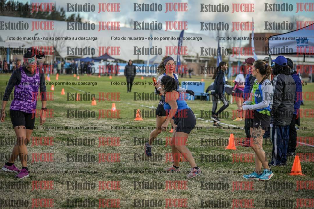Fotos en el segundo relevo (2000 m de carrera)