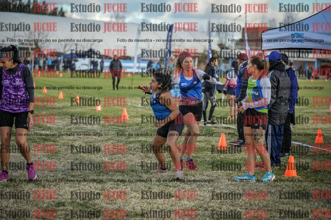 Fotos en el segundo relevo (2000 m de carrera)