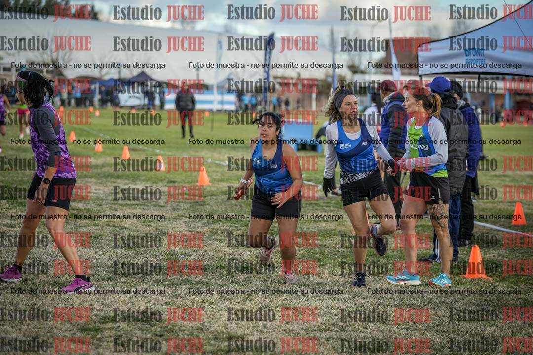 Fotos en el segundo relevo (2000 m de carrera)