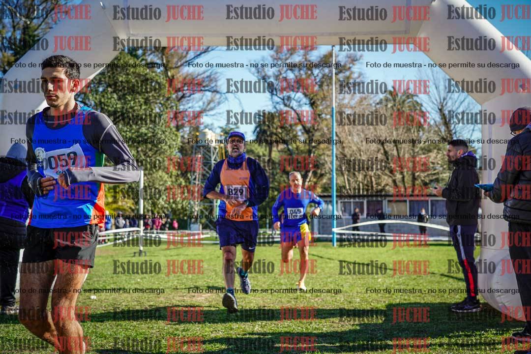 Fotos de la llegada del cross de 4000 m - varones