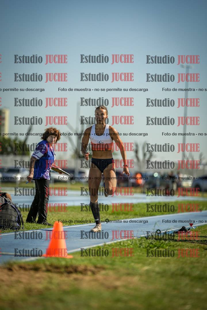 Fotos del salto en largo de mujeres - mayores