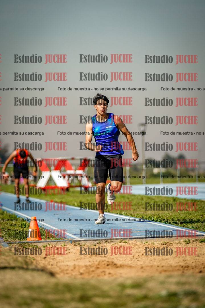 Fotos del salto en largo de varones
