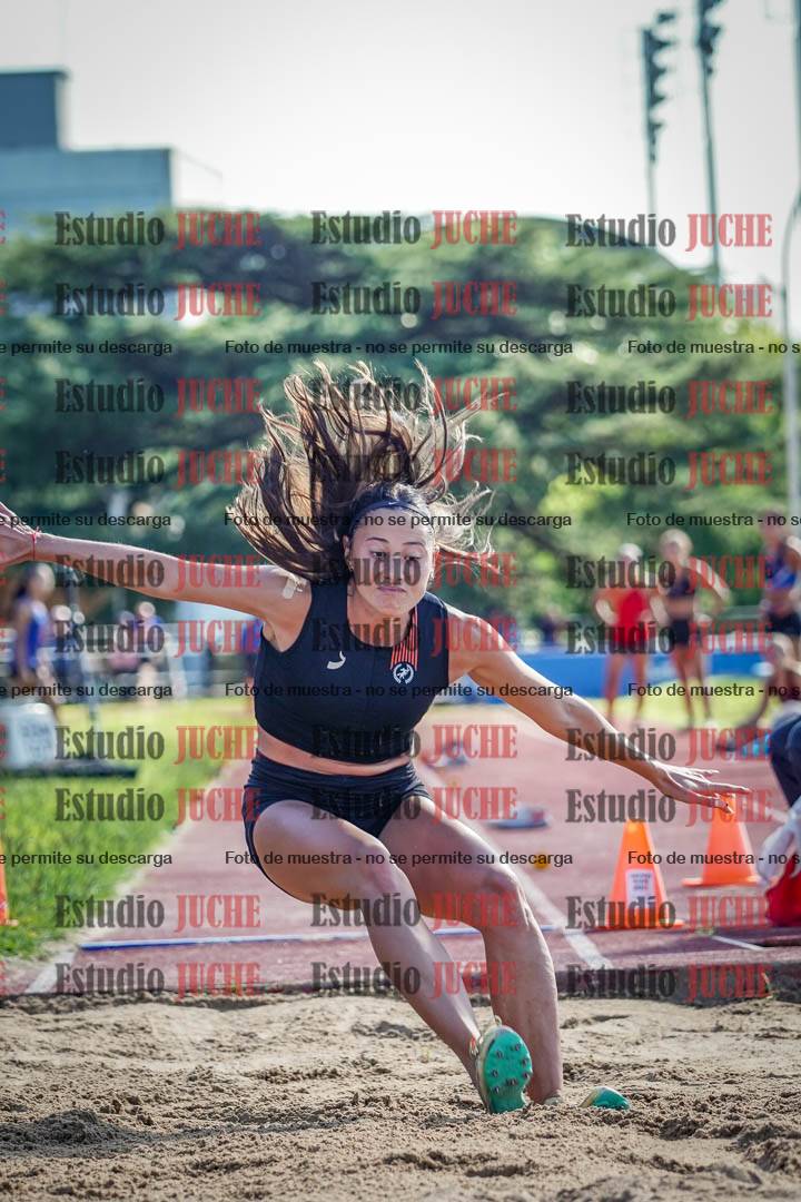 Fotos del salto en largo de mujeres
