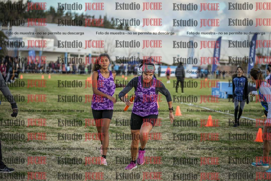 Fotos en el segundo relevo (2000 m de carrera)