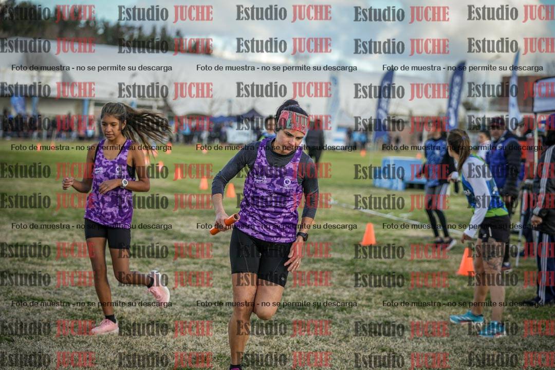 Fotos en el segundo relevo (2000 m de carrera)