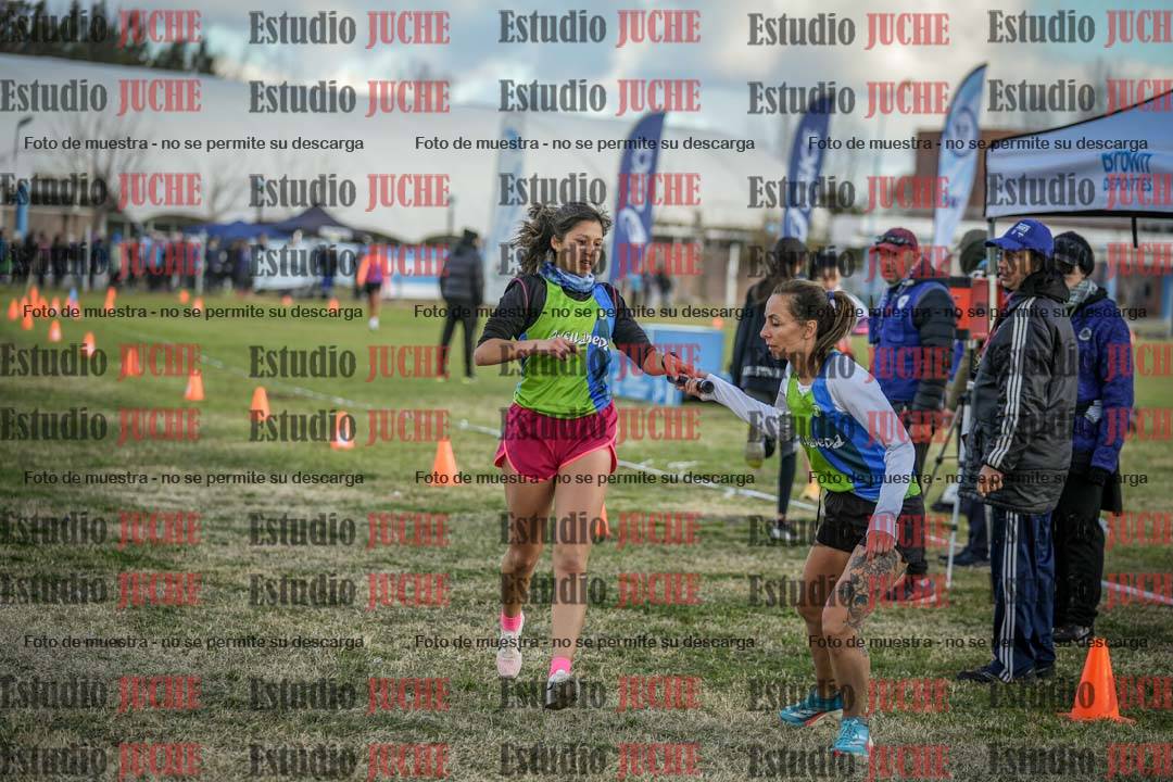 Fotos en el segundo relevo (2000 m de carrera)