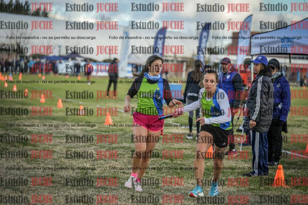 Fotos en el segundo relevo (2000 m de carrera)