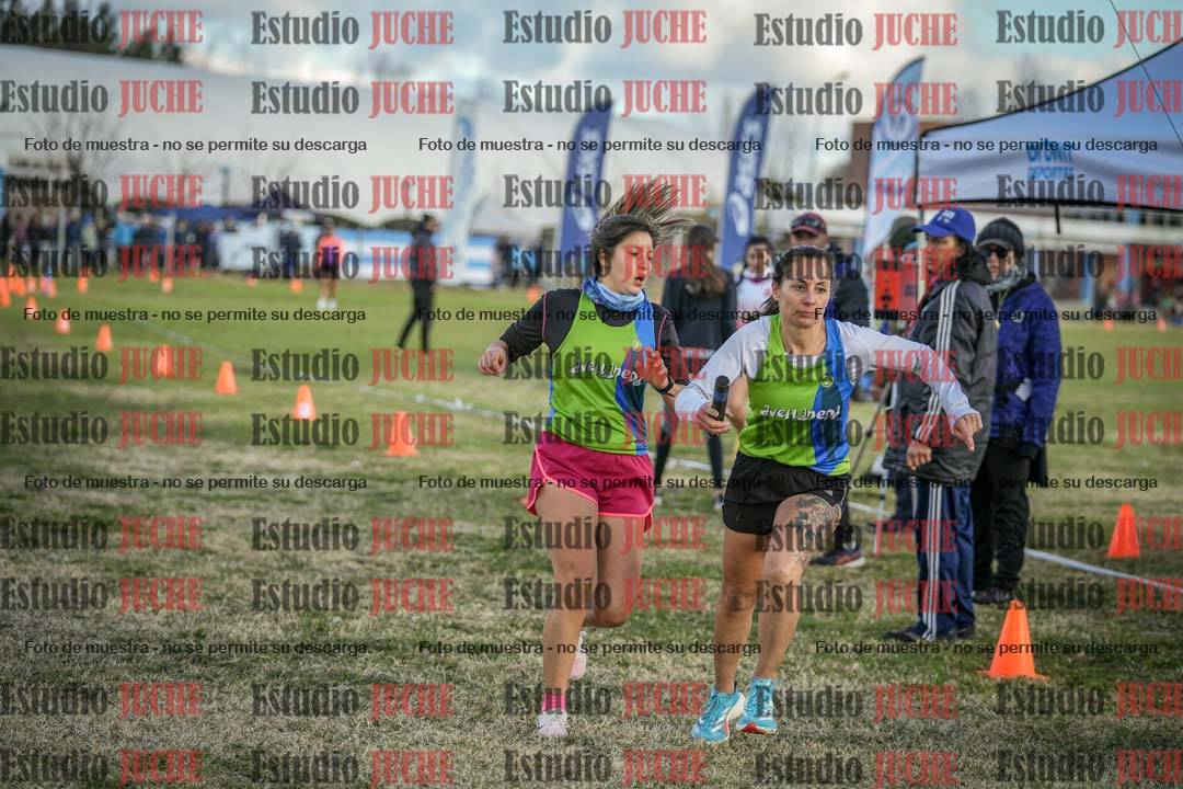 Fotos en el segundo relevo (2000 m de carrera)