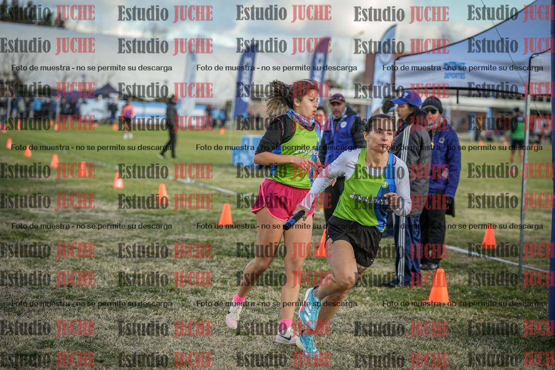 Fotos en el segundo relevo (2000 m de carrera)