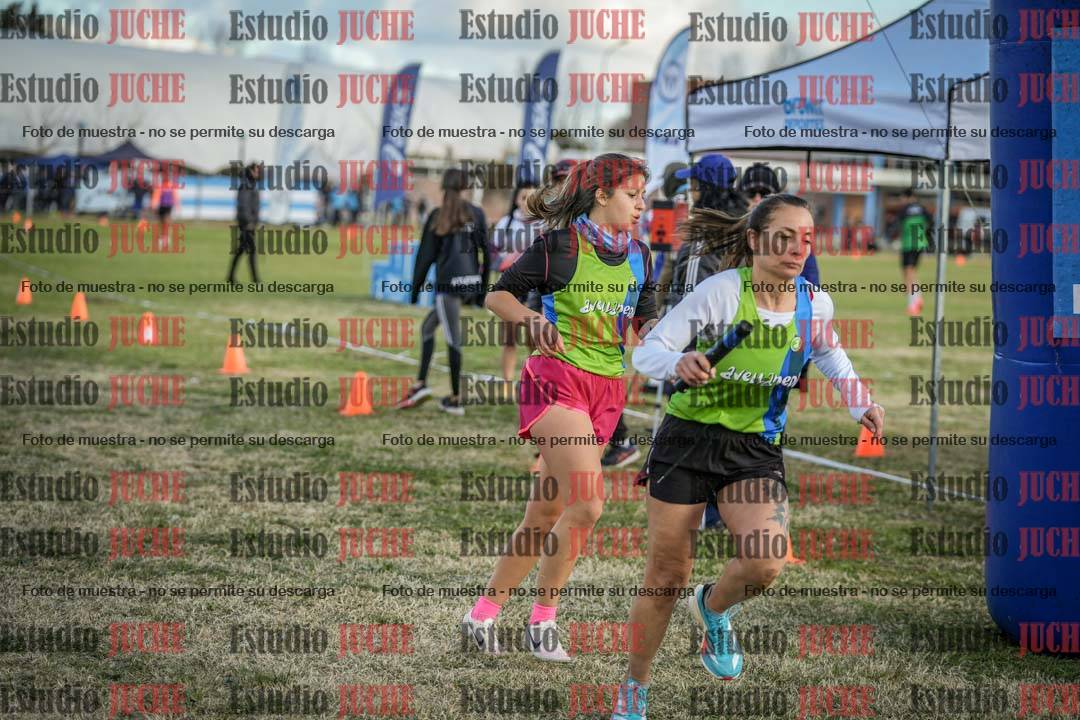 Fotos en el segundo relevo (2000 m de carrera)