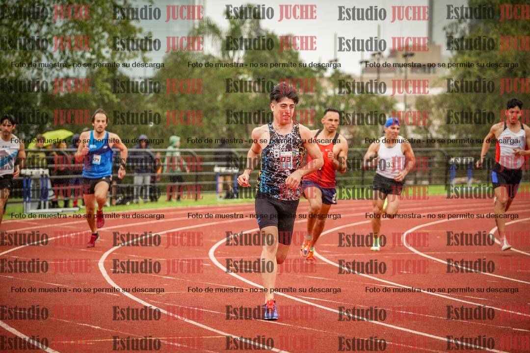 Fotos de los 800 m llanos de varones
