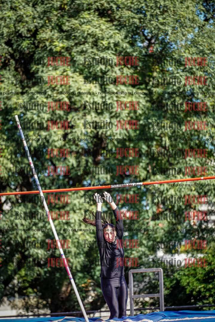 Fotos del salto con garrocha de mujeres y varones