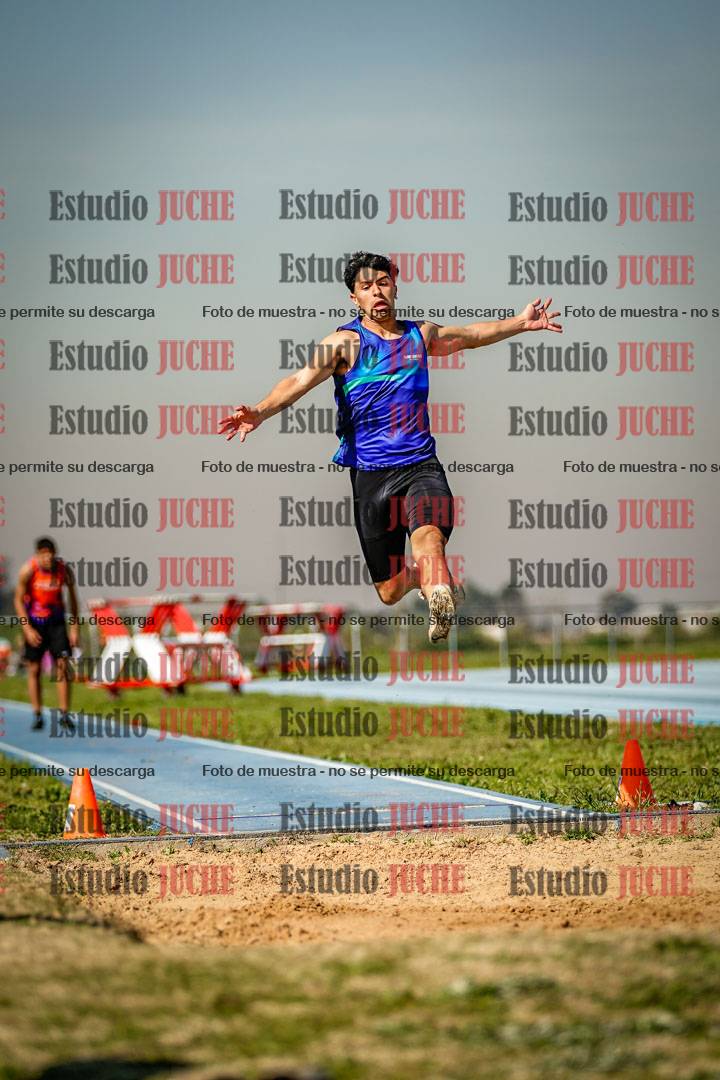 Fotos del salto en largo de varones