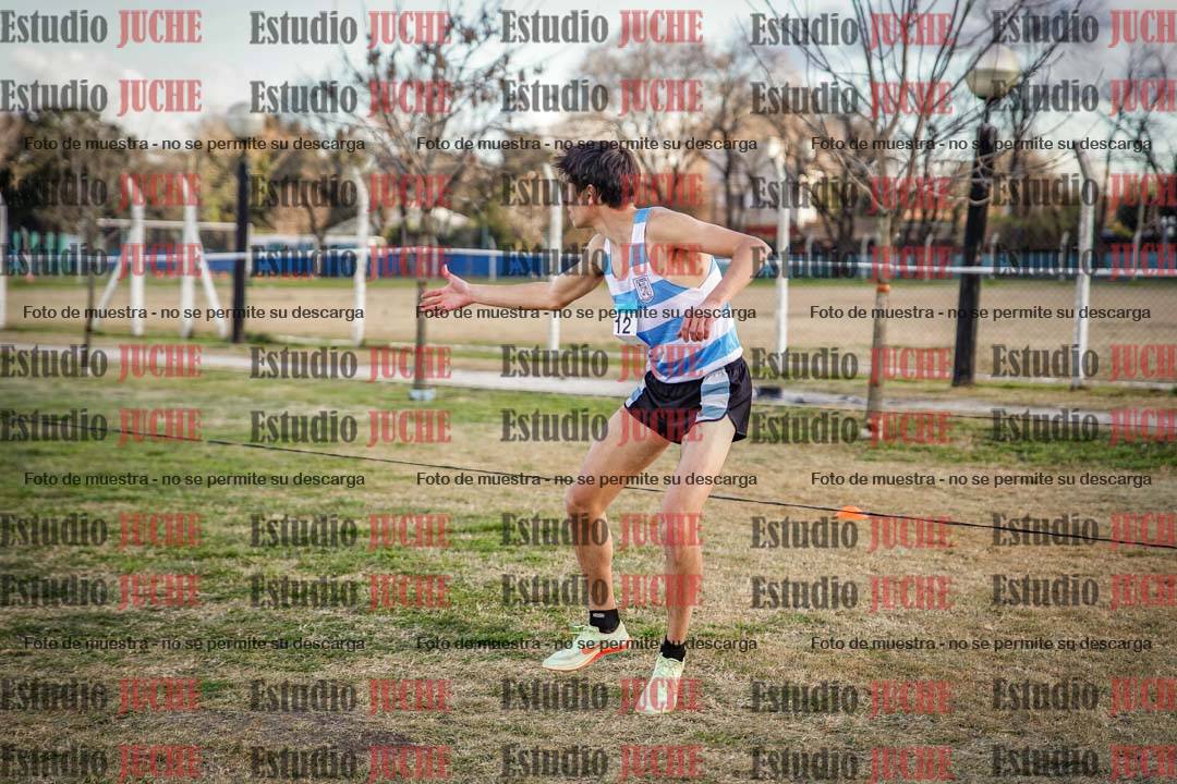 Fotos en el tercer relevo (3000 m de carrera)