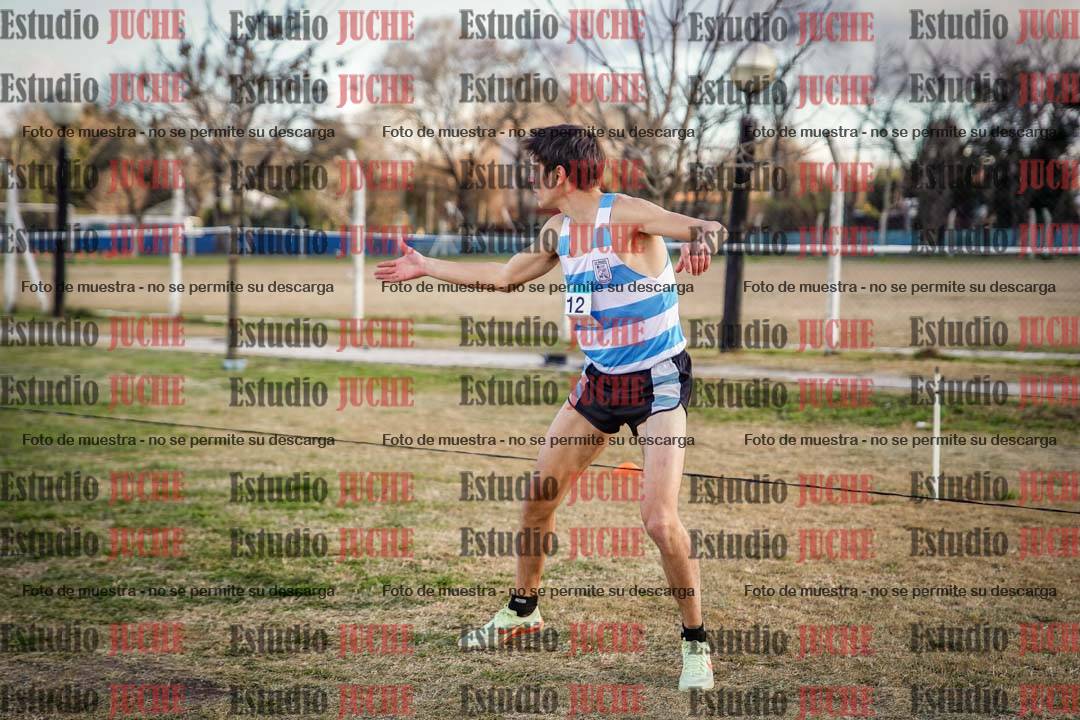 Fotos en el tercer relevo (3000 m de carrera)