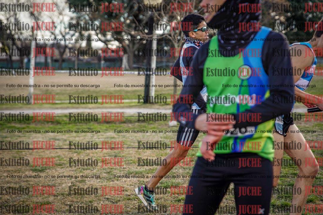 Fotos en el tercer relevo (3000 m de carrera)