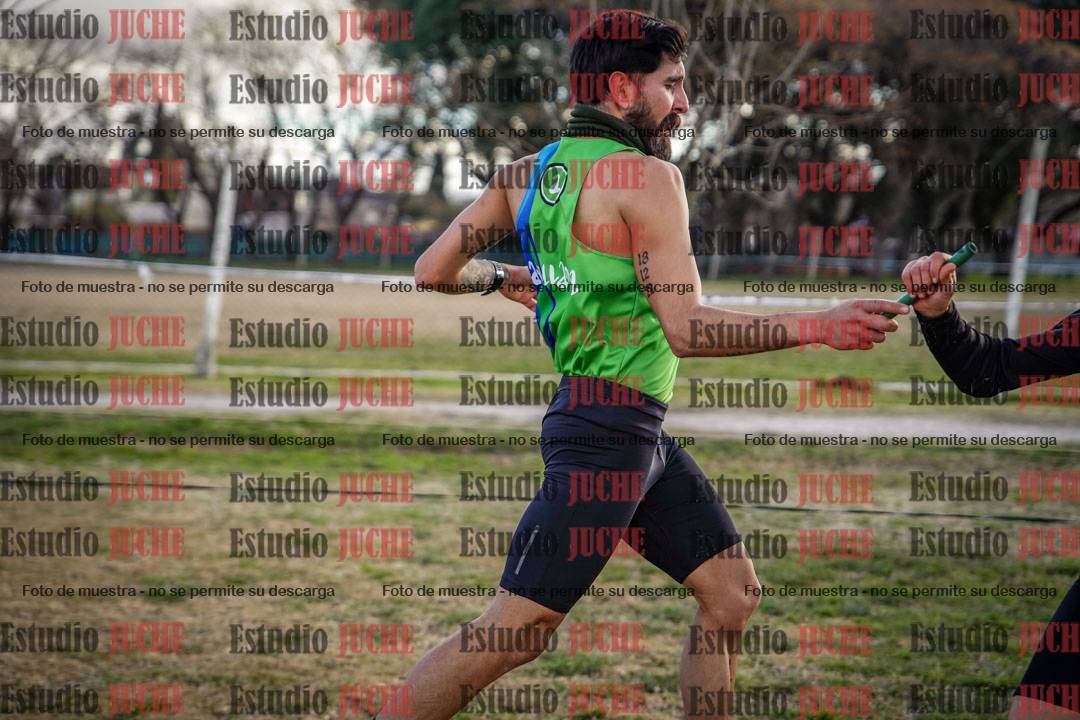 Fotos en el tercer relevo (3000 m de carrera)