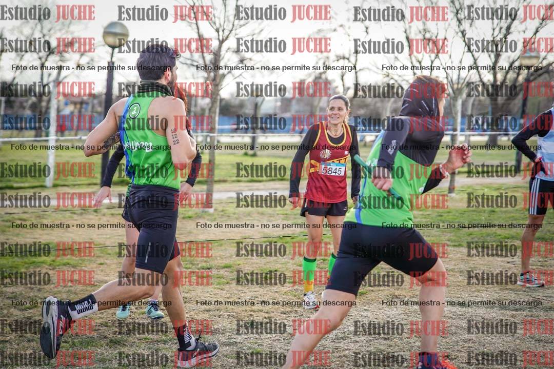 Fotos en el tercer relevo (3000 m de carrera)