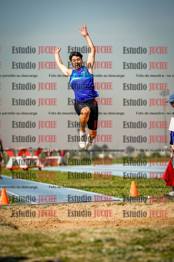 Fotos del salto en largo de varones