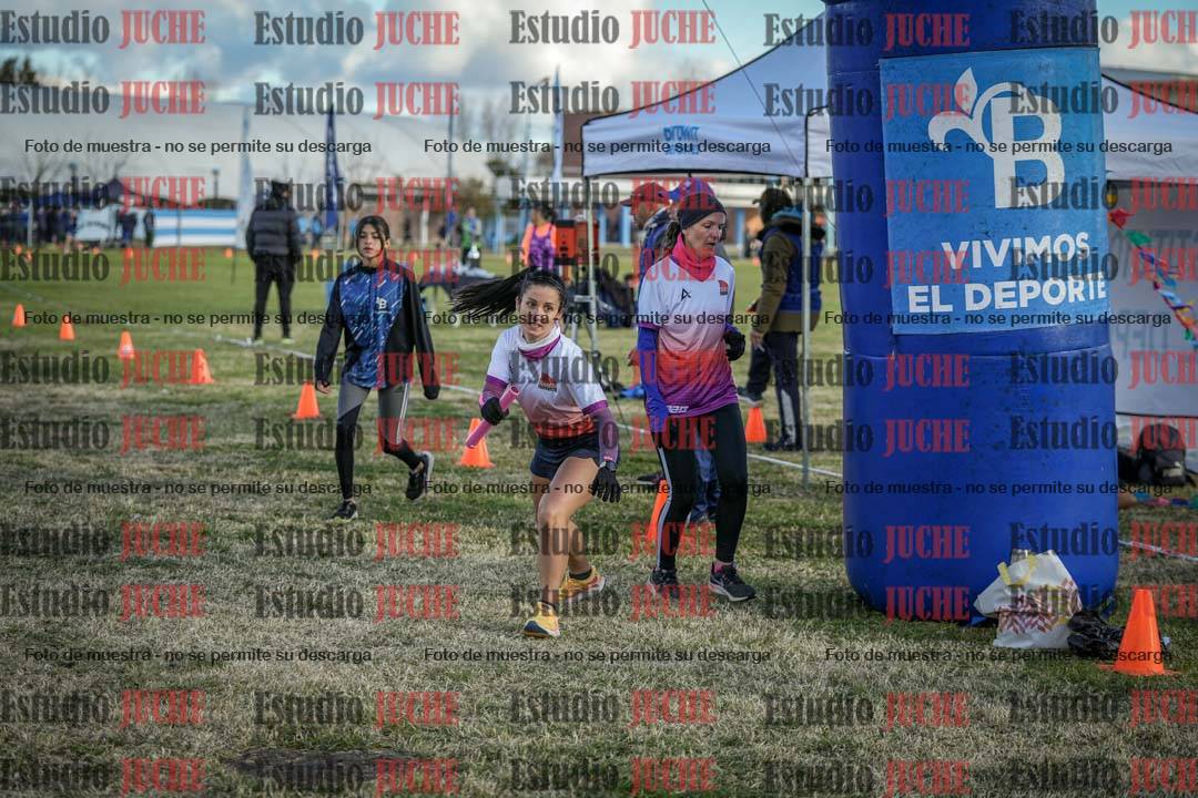 Fotos en el segundo relevo (2000 m de carrera)