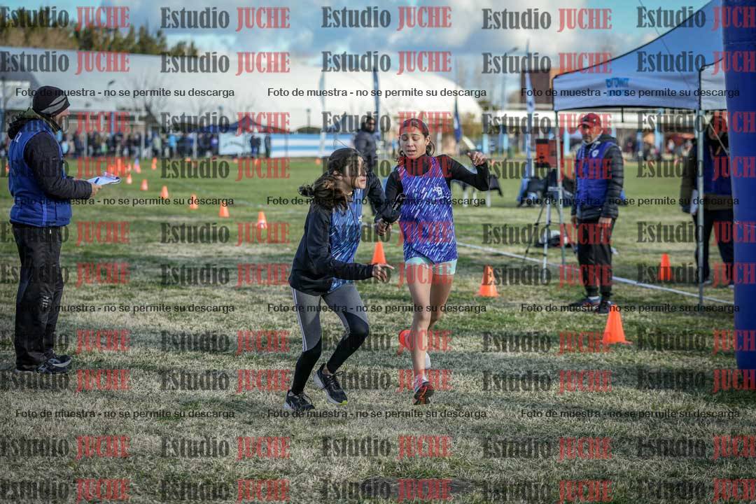 Fotos en el segundo relevo (2000 m de carrera)