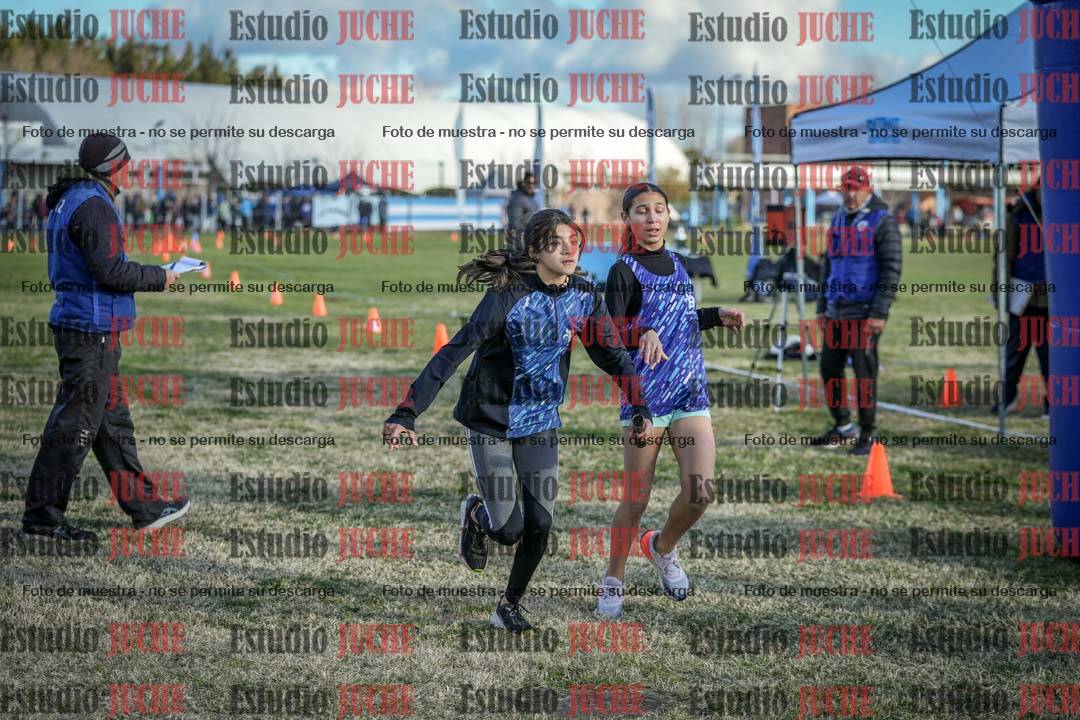 Fotos en el segundo relevo (2000 m de carrera)