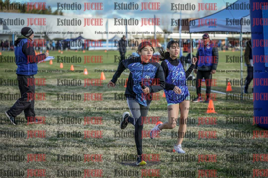 Fotos en el segundo relevo (2000 m de carrera)